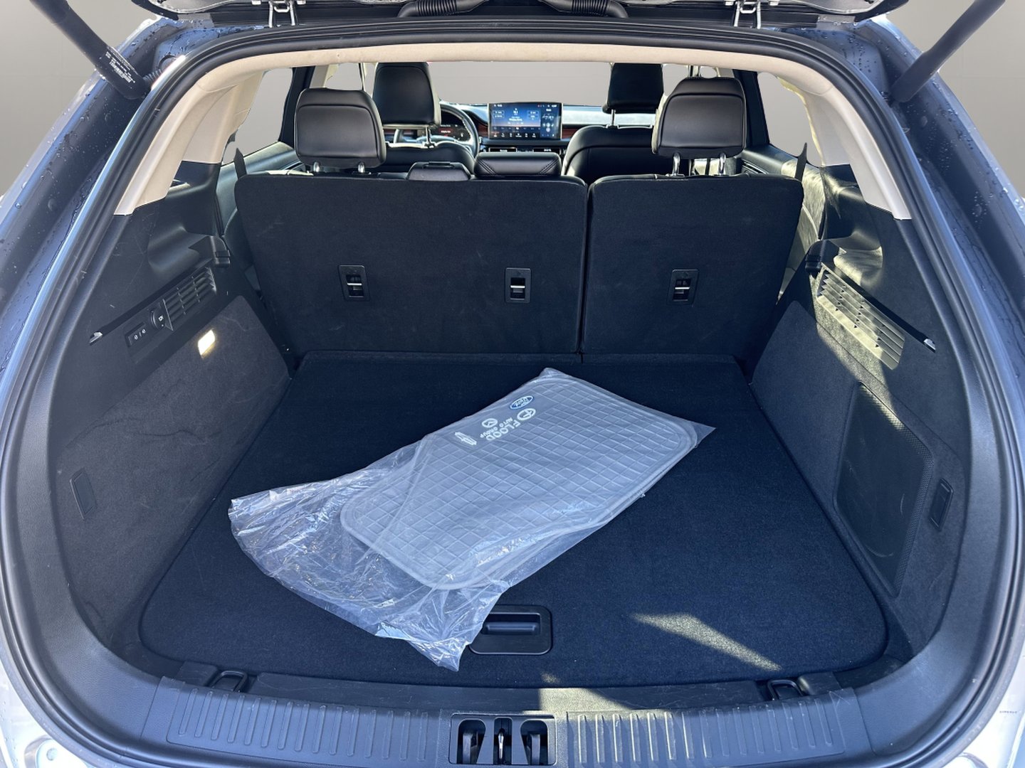 Certified 2022 Lincoln Nautilus Reserve w/ Equipment Group 201A image 7