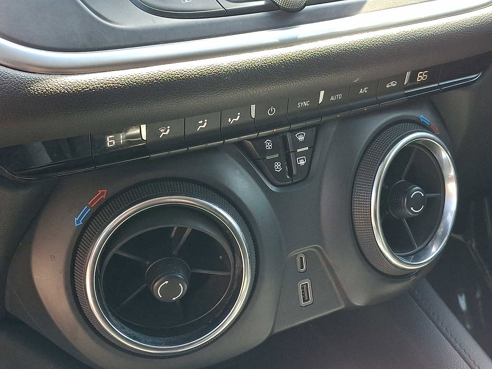 Used 2020 Chevrolet Blazer LT FWD image 16