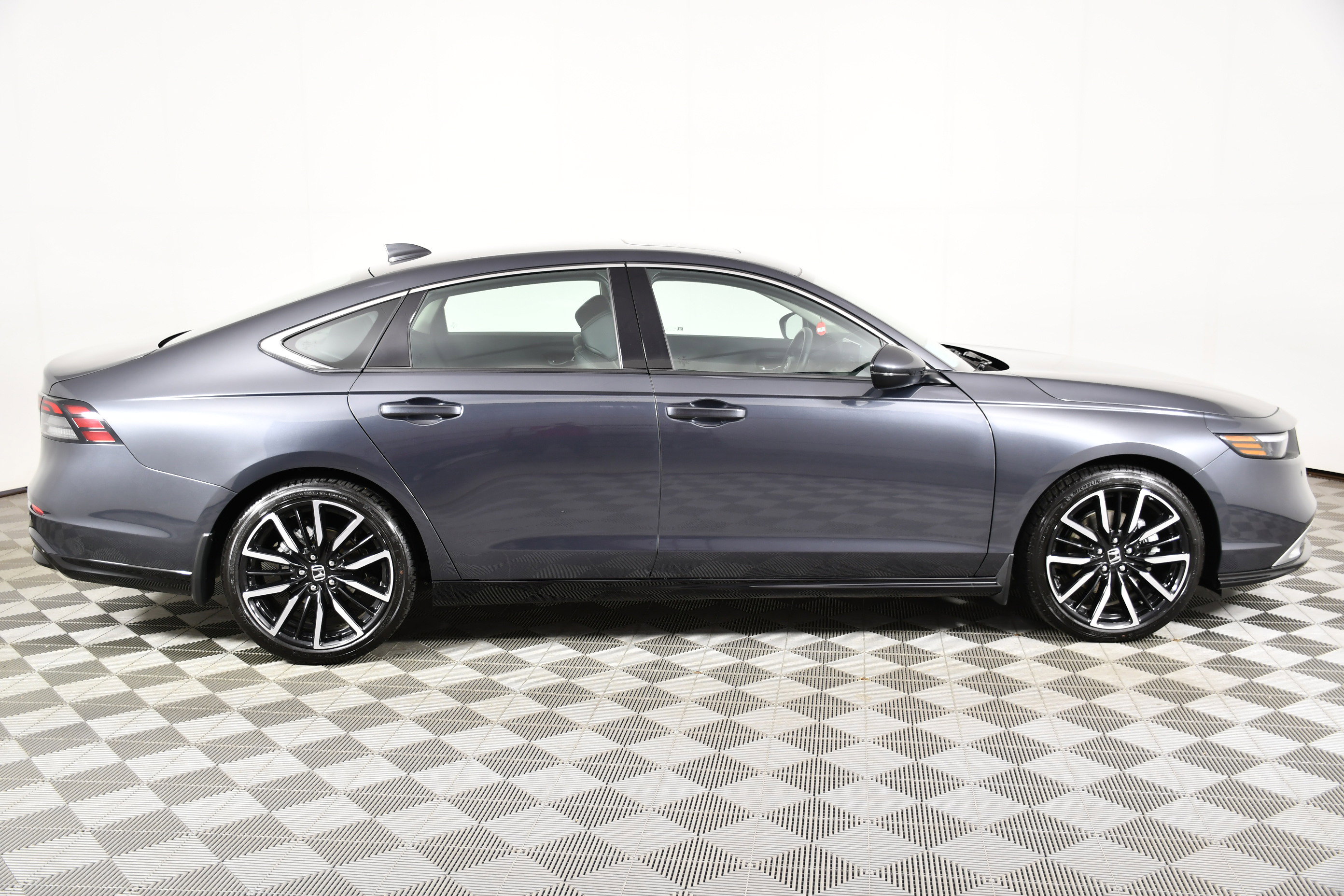 Certified 2025 Honda Accord Touring image 4