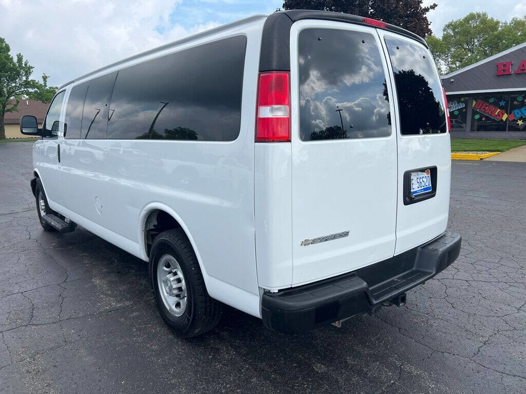 Used 2019 Chevrolet Express 3500 LS RWD image 4