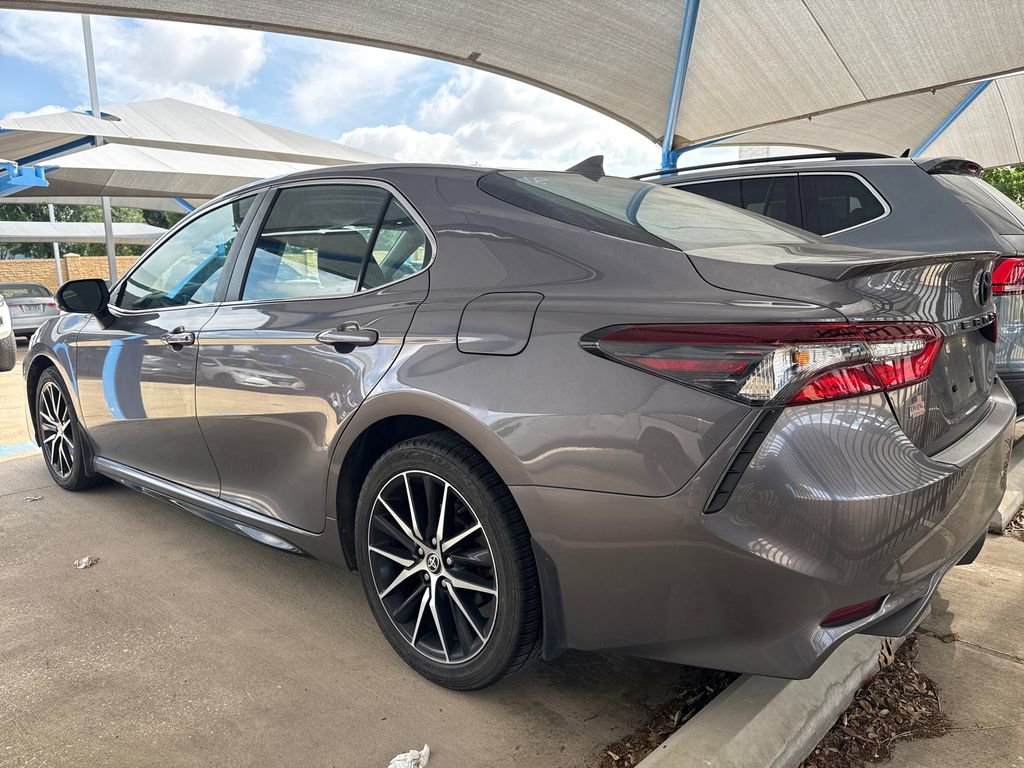 Used 2022 Toyota Camry SE FWD image 8