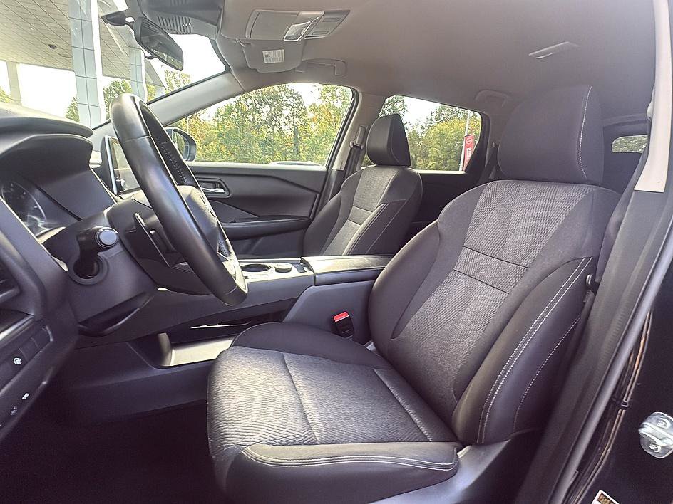 Certified 2025 Nissan Rogue SV AWD/4WD image 14