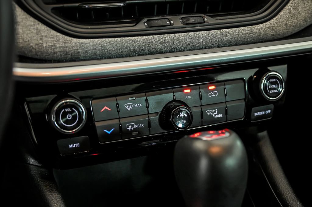 Used 2022 Jeep Compass Latitude w/ Sun and Sound Group image 24