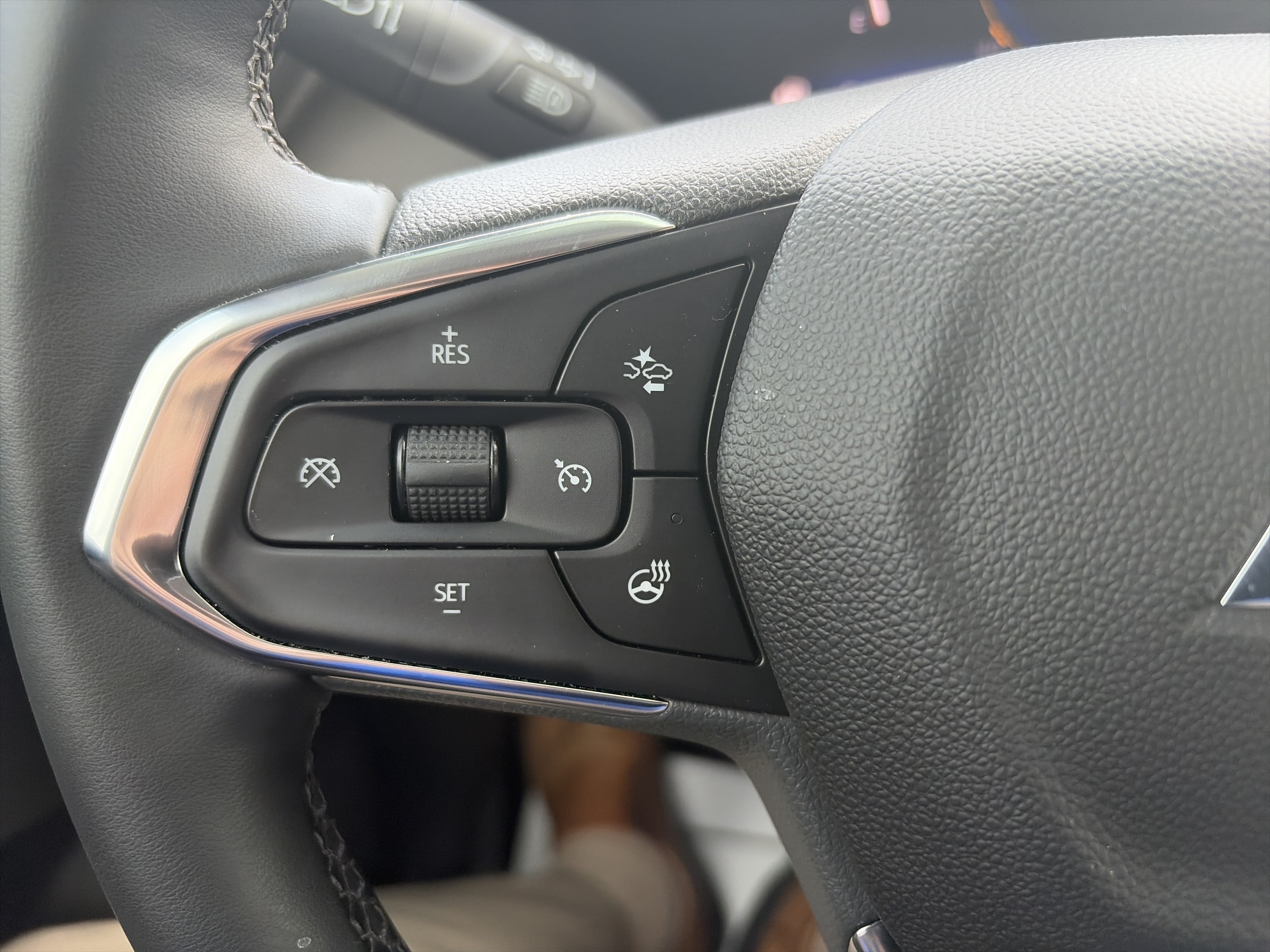Used 2024 Chevrolet TrailBlazer LT w/ LT Cold Weather Package FWD image 16