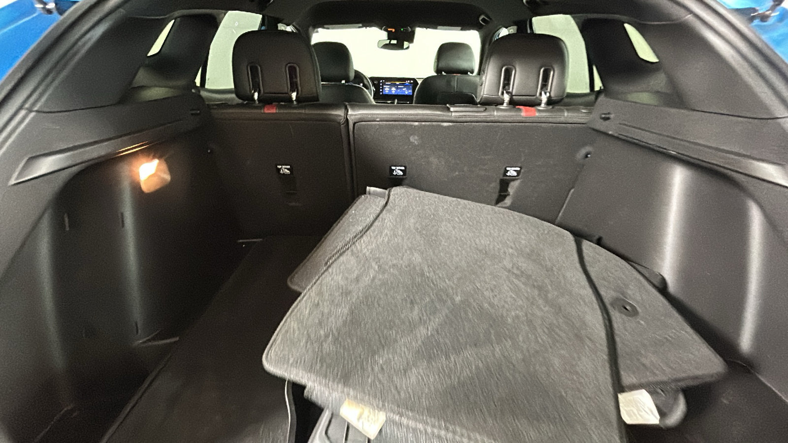 Used 2025 Chevrolet Trax RS FWD image 34