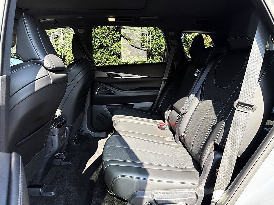 Certified 2025 INFINITI QX60 Luxe w/ Black Edition AWD/4WD image 12