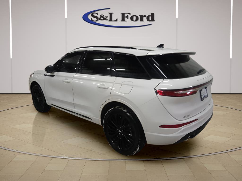 Used 2024 Lincoln Corsair Reserve w/ Jet Appearance Package image 3