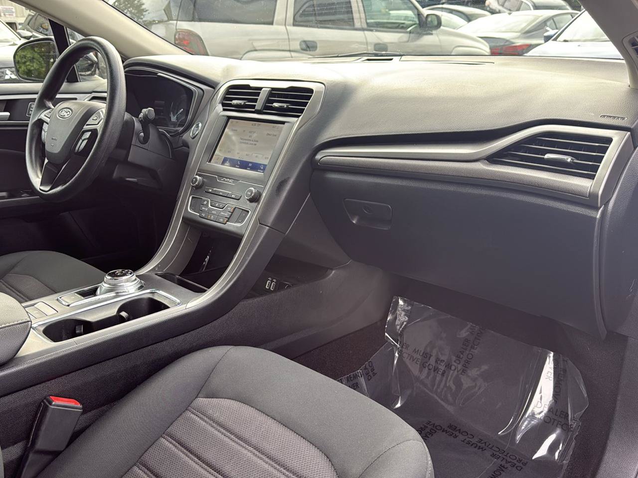 Used 2020 Ford Fusion SE FWD image 12
