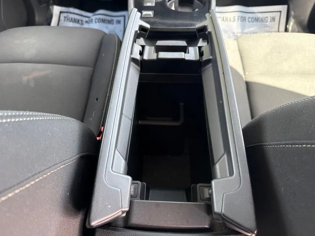Used 2024 Nissan Rogue S FWD image 33