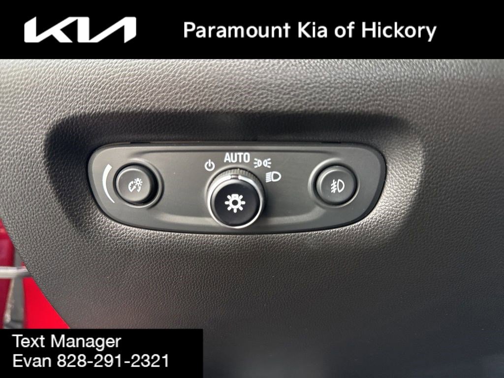 Used 2021 Chevrolet Traverse LT image 21