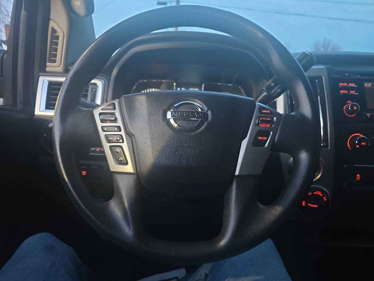 Used 2017 Nissan Titan SV image 41