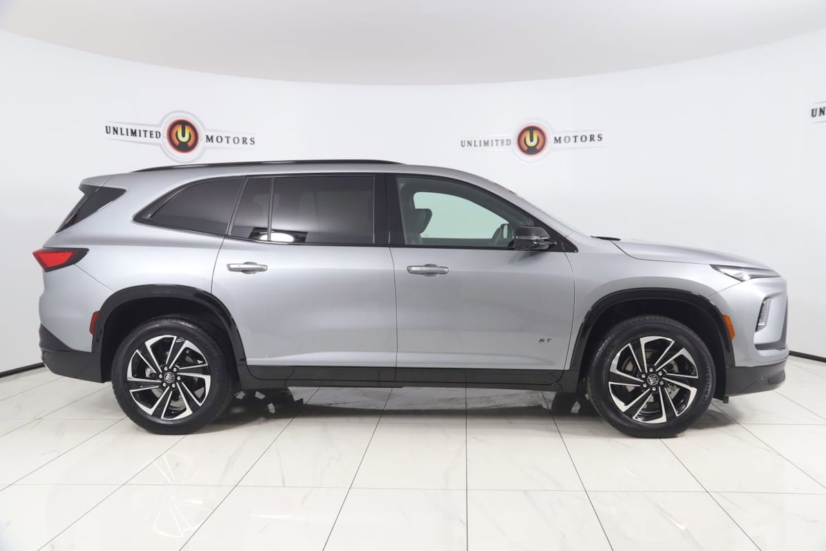 Used 2025 Buick Enclave Sport Touring FWD image 2