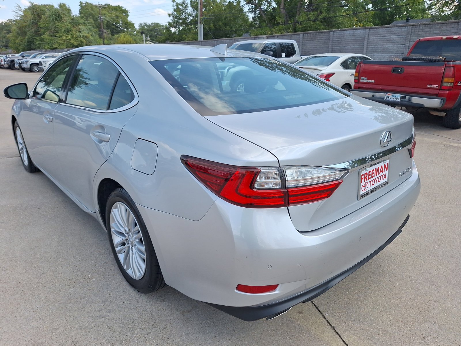 Used 2017 Lexus ES 350 w/ Premium Package FWD image 4
