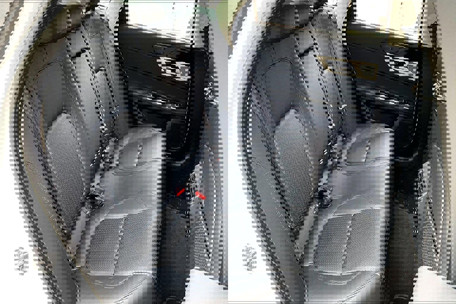 Used 2019 Jaguar XF Prestige image 21