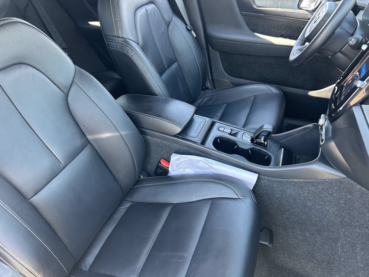 Used 2023 Volvo XC40 B4 Core FWD image 11
