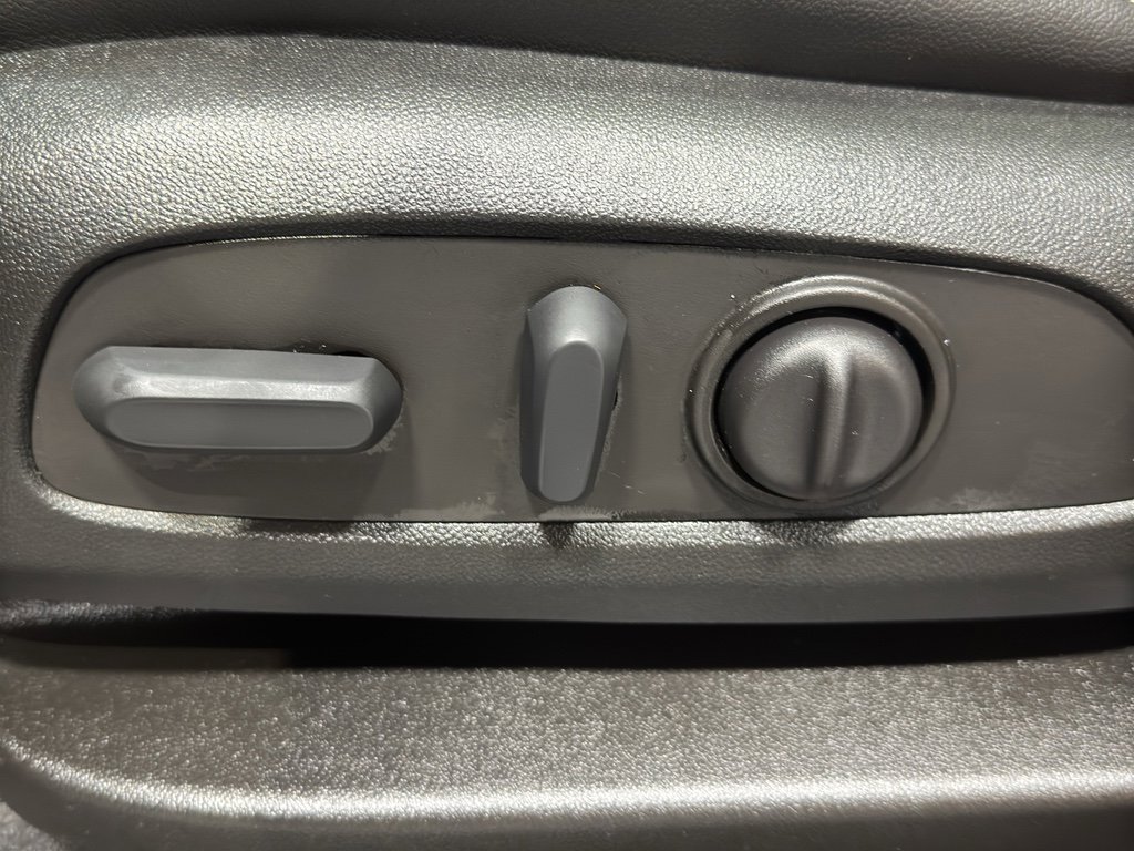 Used 2023 Chevrolet Traverse Premier image 19