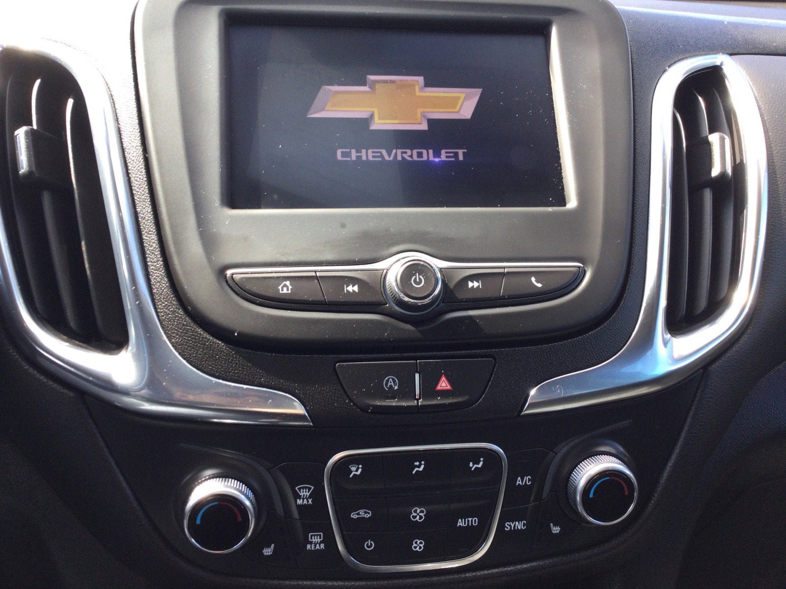 Used 2024 Chevrolet Equinox LT w/ LPO, Floor Liner Package AWD/4WD image 17