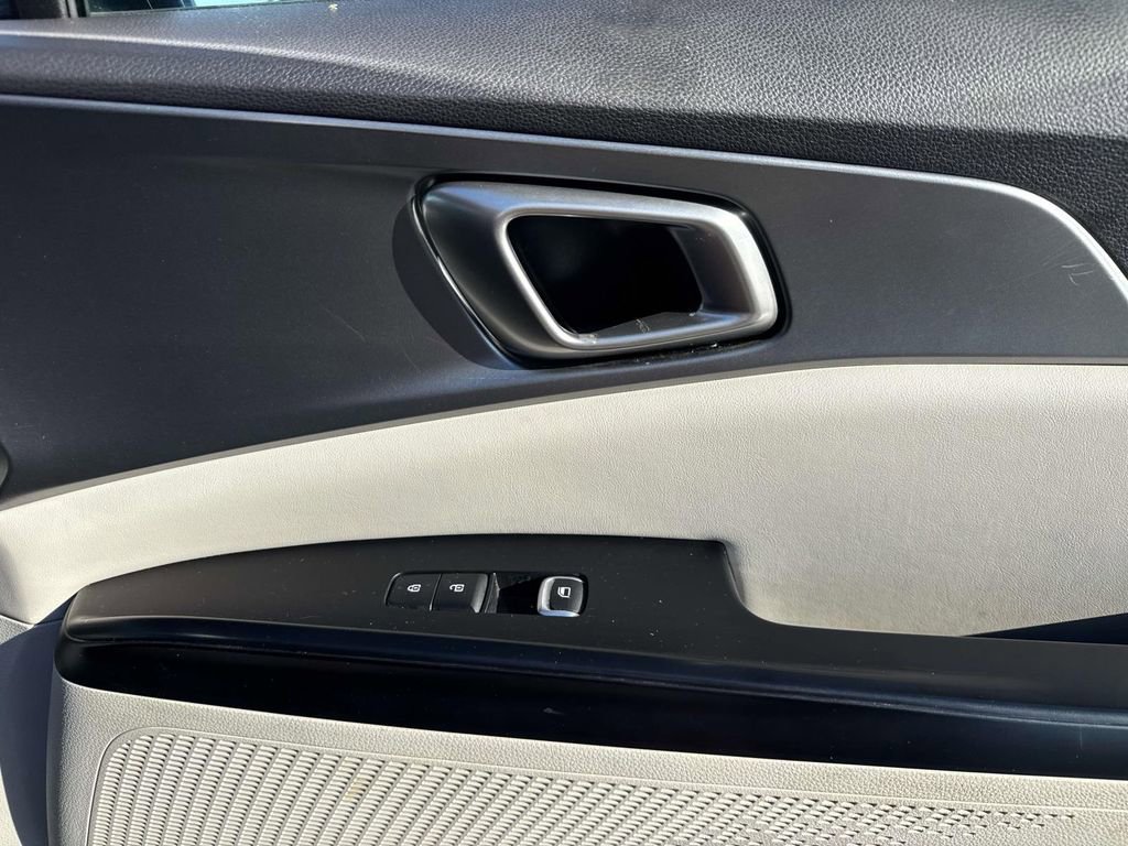 Certified 2024 Kia Carnival LX image 20