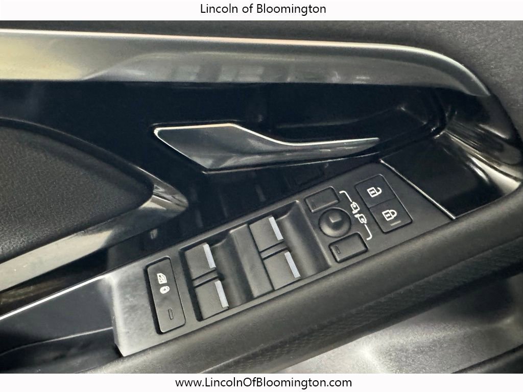 Used 2023 Land Rover Range Rover Evoque R-Dynamic S AWD/4WD image 33