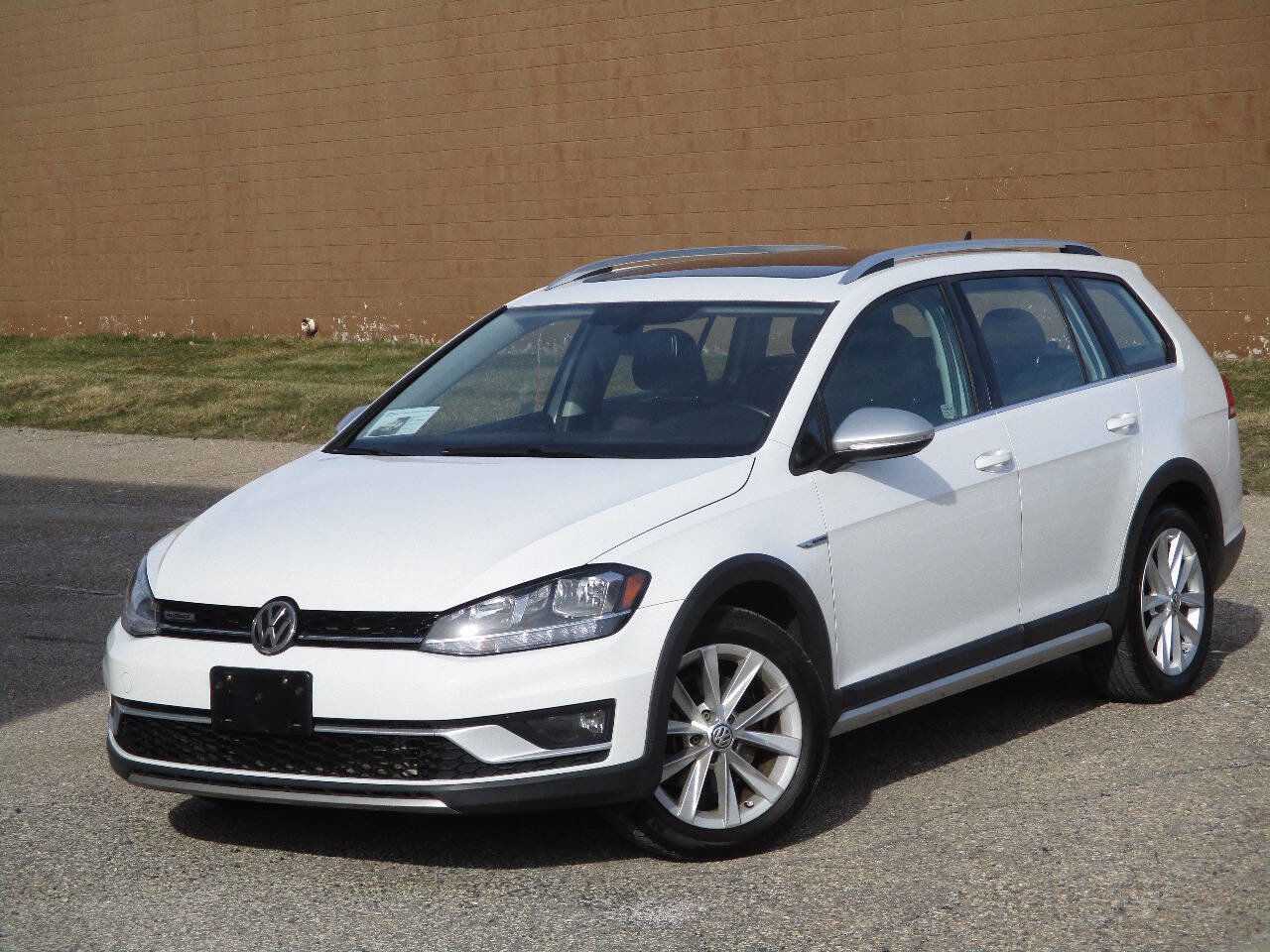 Used 2018 Volkswagen Golf Alltrack SE image 3