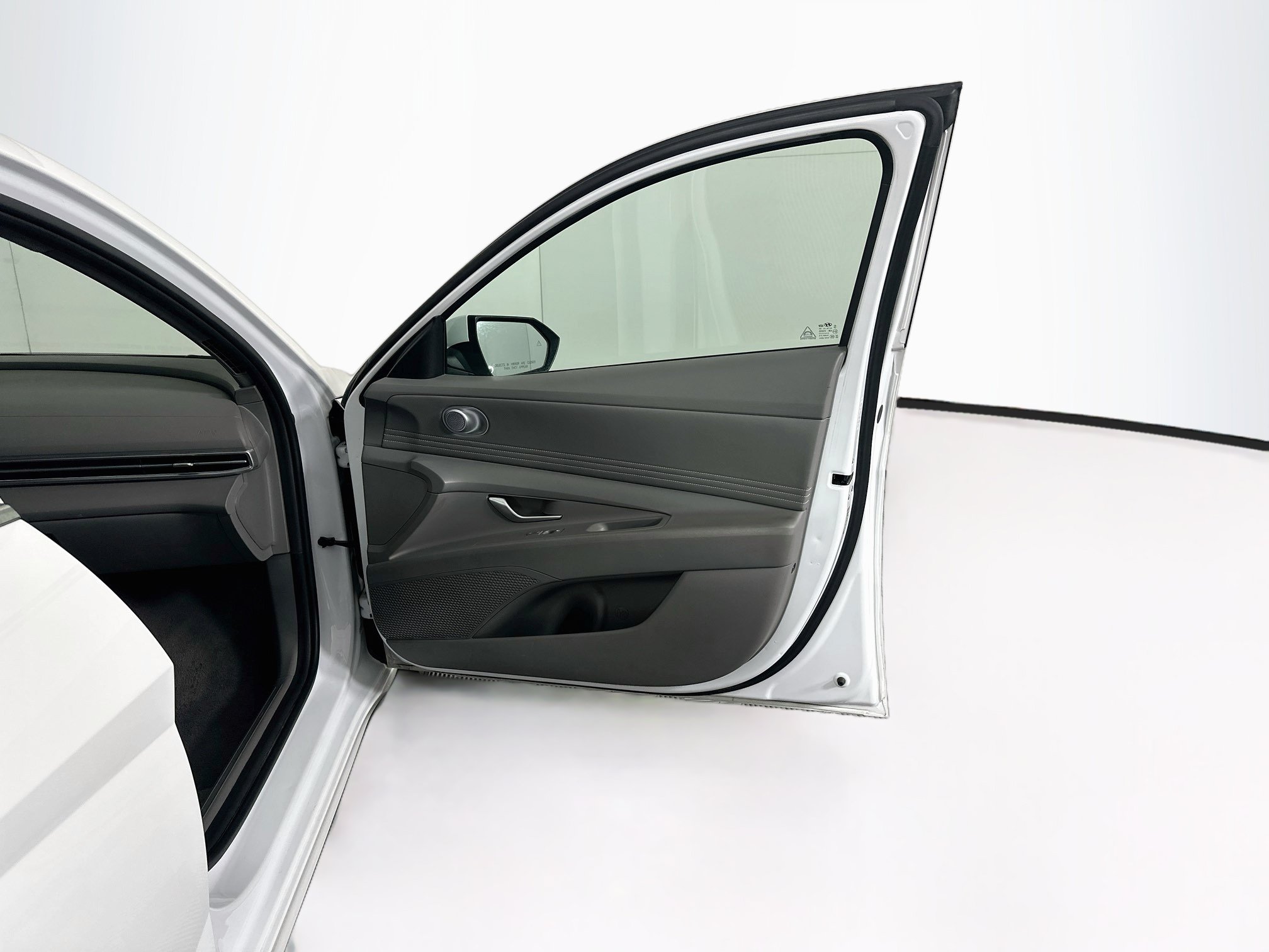 Used 2025 Hyundai Elantra SEL FWD image 33
