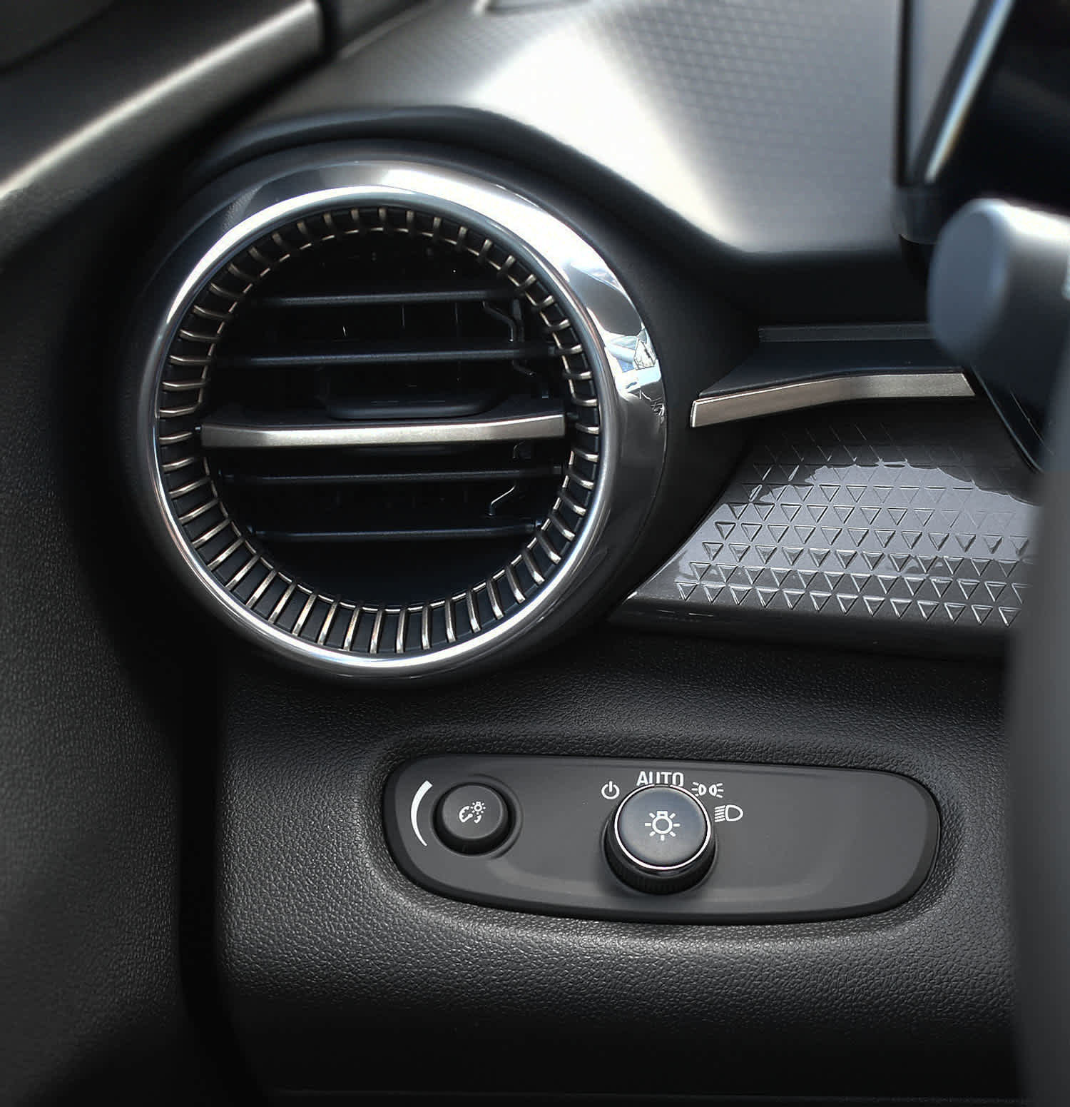 New 2026 Chevrolet Trax ACTIV w/ Sunroof Package image 24