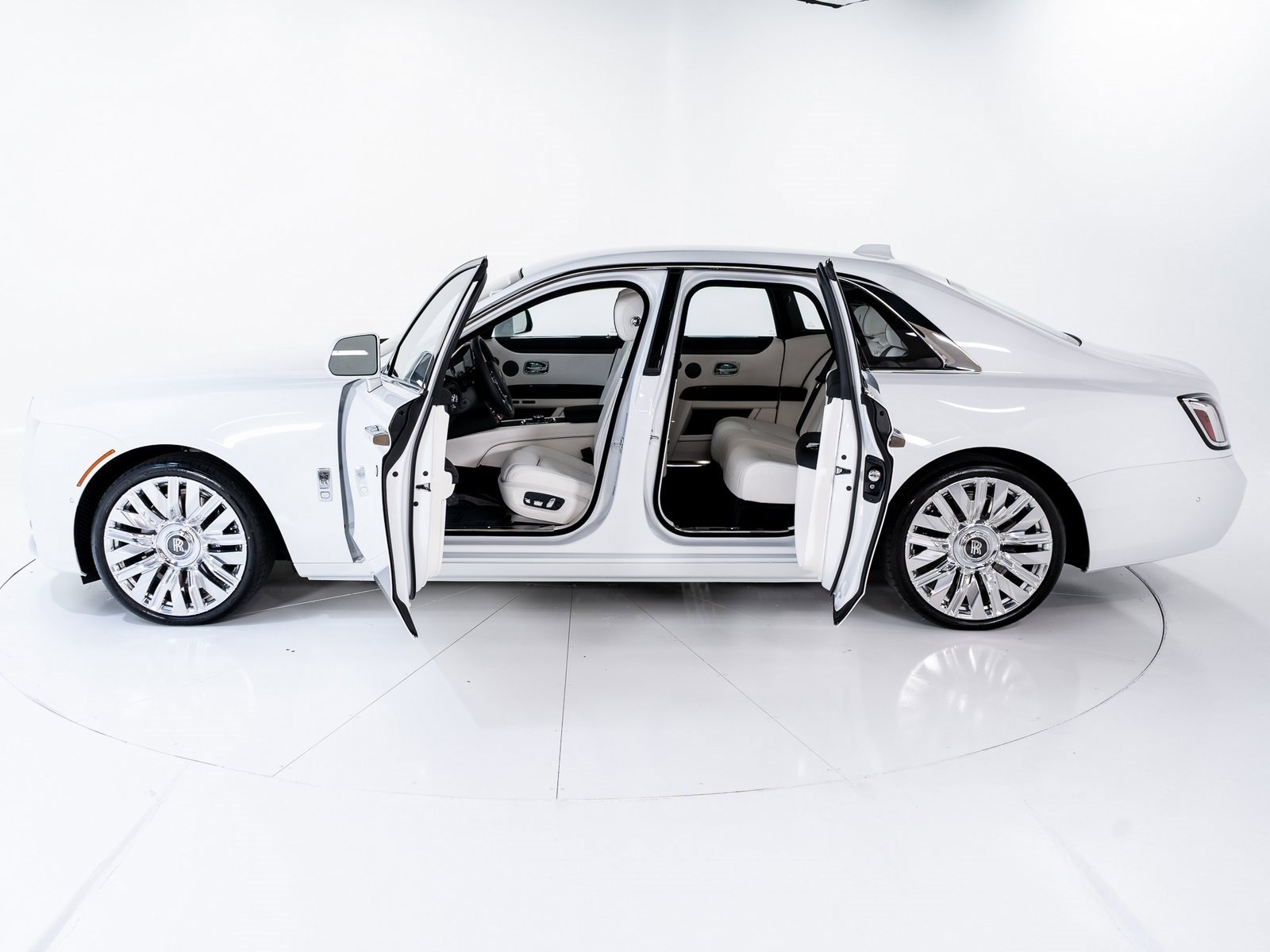 New 2025 Rolls-Royce Ghost image 9