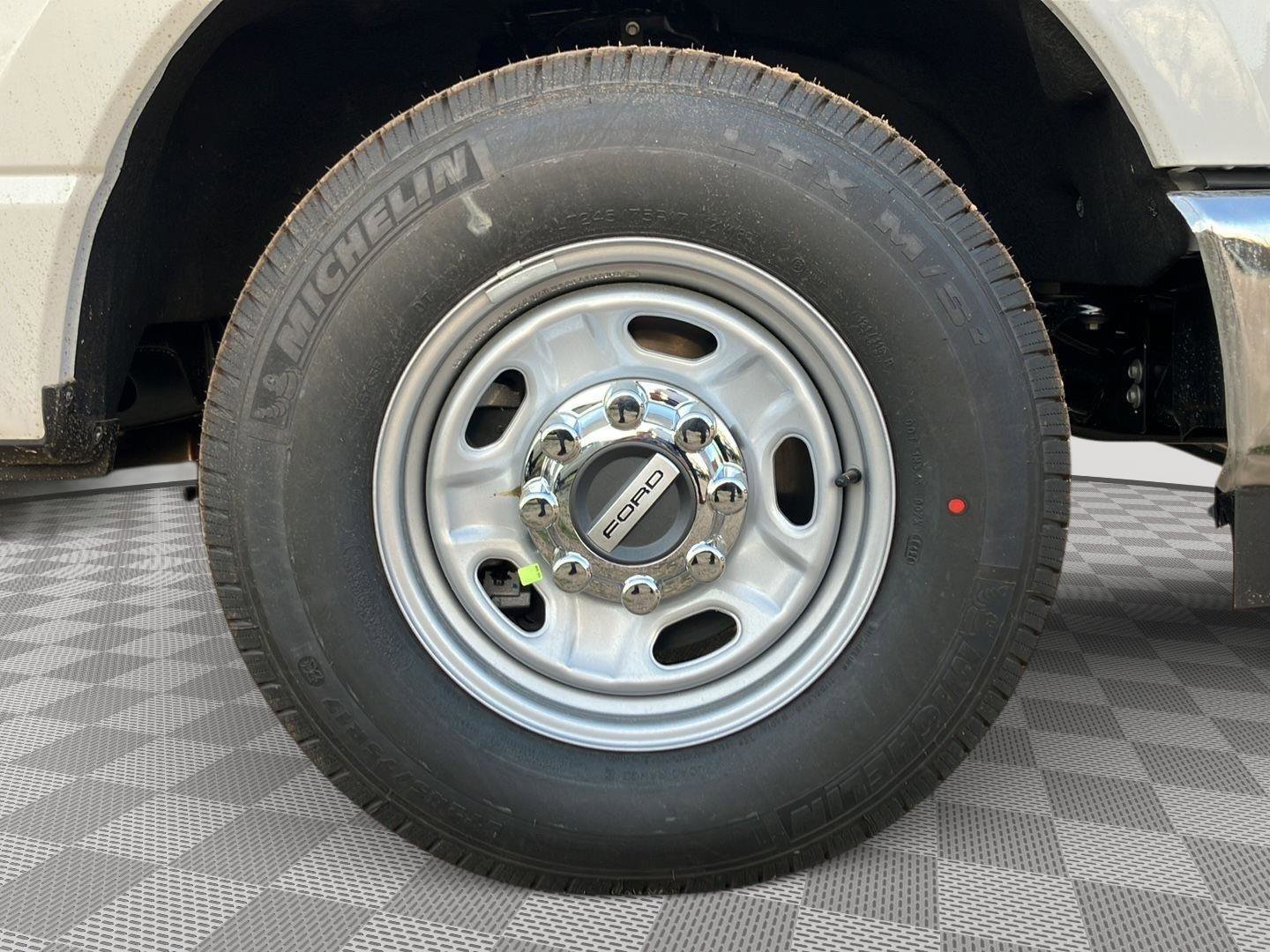 New 2026 Ford F250 XL w/ XL Chrome Package image 23