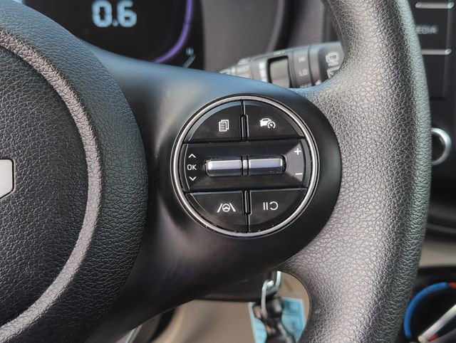 Used 2025 Kia Soul LX w/ LX Technology Package FWD image 24