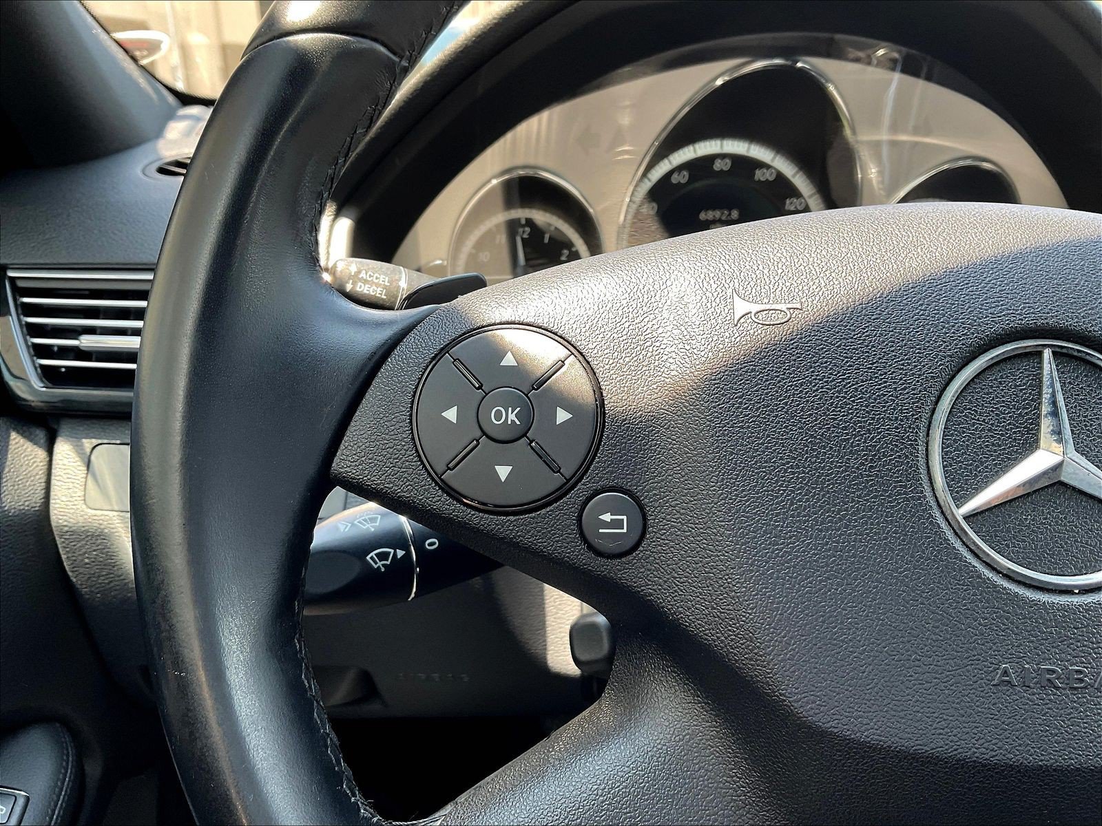 Used 2010 Mercedes-Benz E 350 4MATIC Sedan image 11