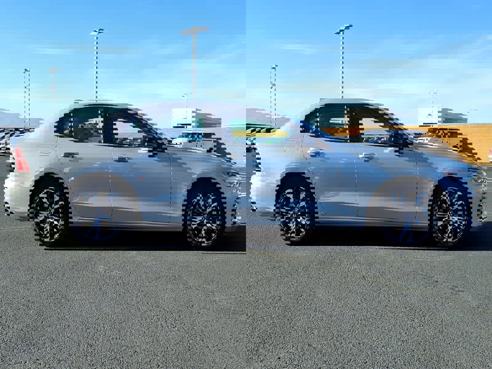 Used 2025 Volvo S60 B5 Core image 7