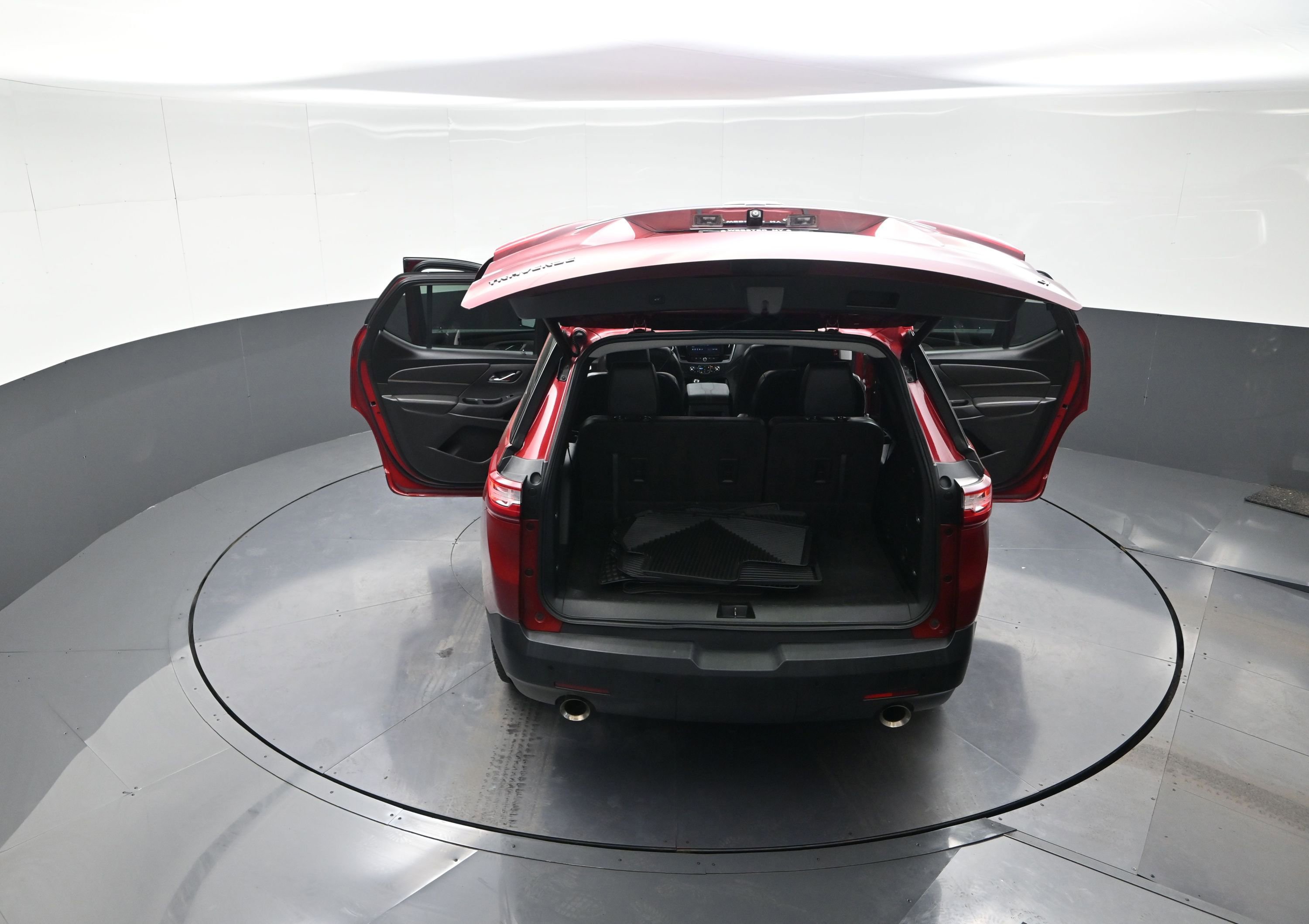 Used 2020 Chevrolet Traverse LT w/ Driver Confidence II Package image 13