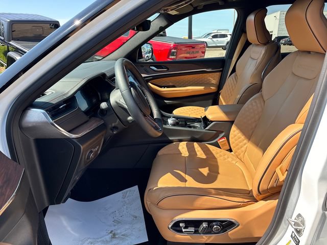 Used 2024 Jeep Grand Cherokee L Summit AWD/4WD image 8