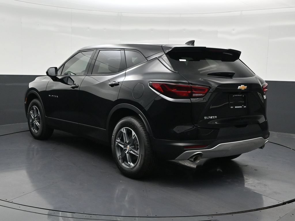 Used 2026 Chevrolet Blazer LT FWD image 3