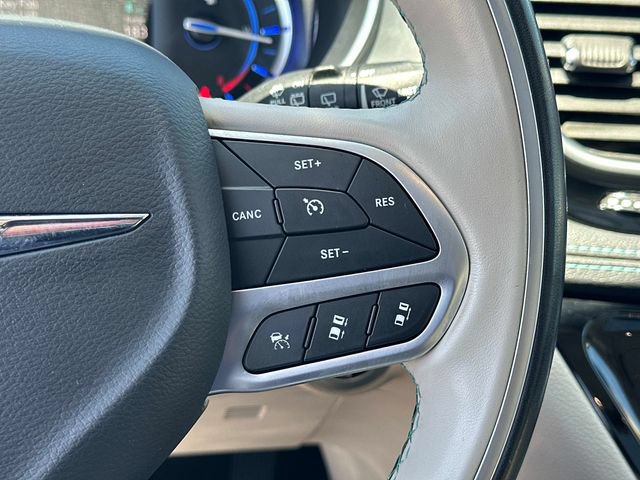 Used 2020 Chrysler Pacifica Limited w/ Advanced Safetytec Group FWD image 7