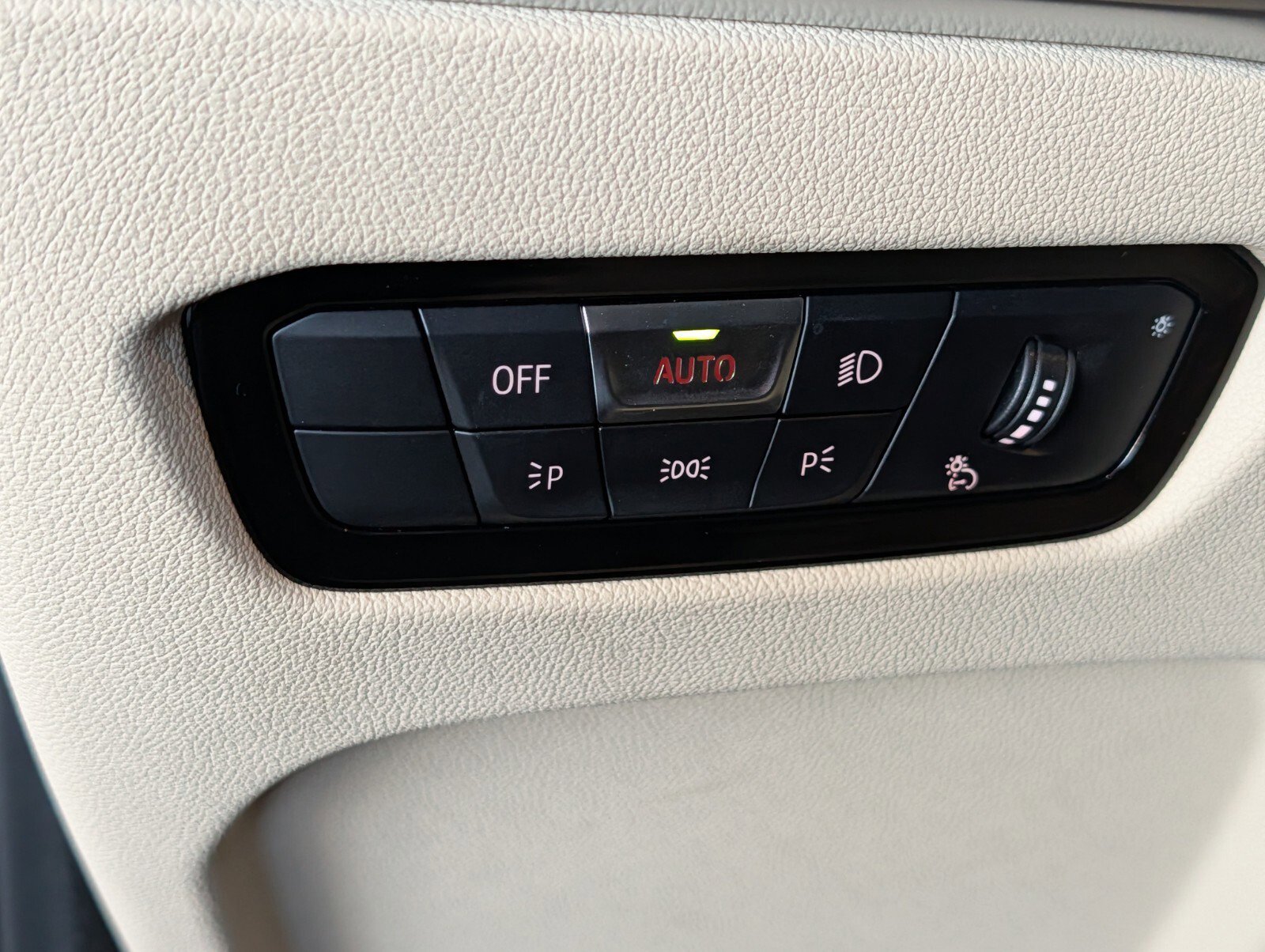 Certified 2025 BMW 330i xDrive Sedan w/ M Sport Package image 18