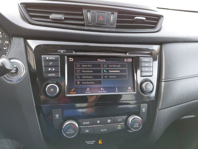 Used 2018 Nissan Rogue SV image 17