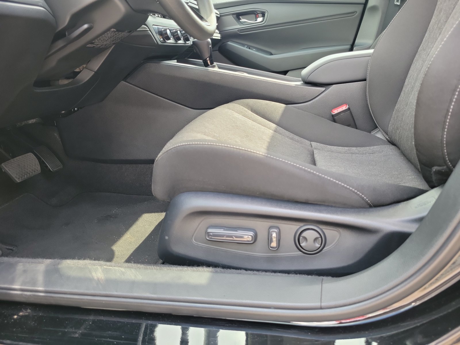 Used 2025 Honda Accord SE image 16