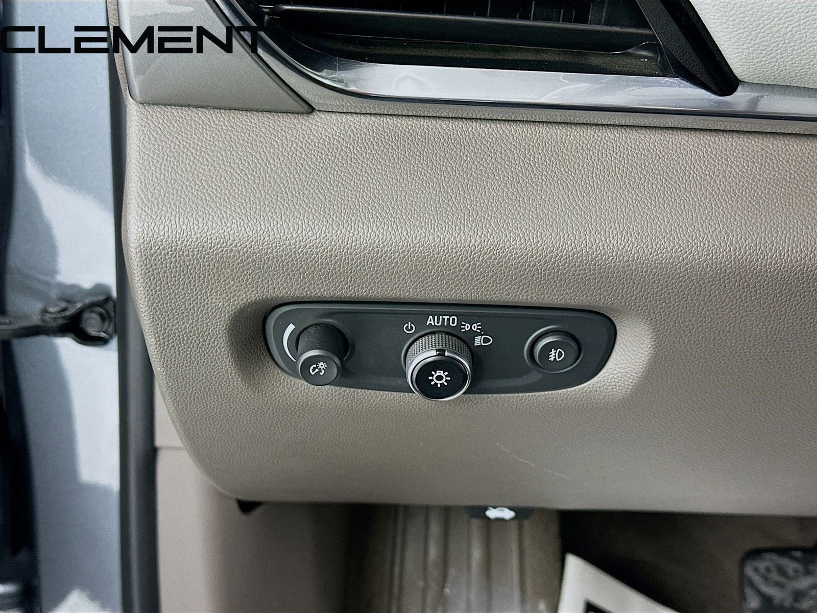 Used 2020 Chevrolet Traverse LT image 13