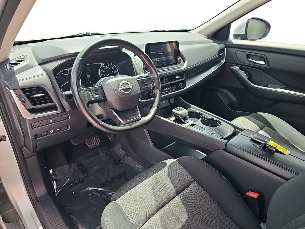 Used 2025 Nissan Rogue SV FWD image 16