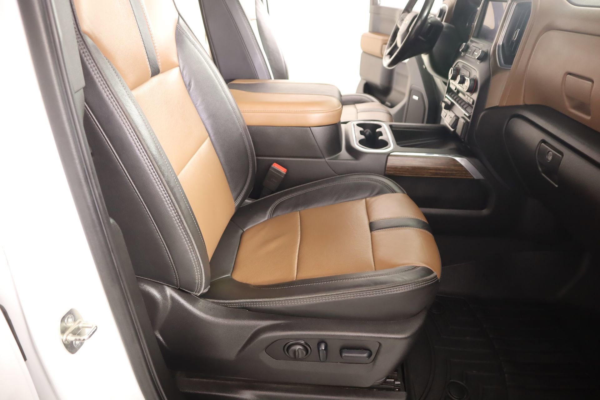 Used 2023 Chevrolet Silverado 3500 High Country AWD/4WD image 13