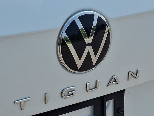 Used 2023 Volkswagen Tiguan SE R-Line AWD/4WD image 30