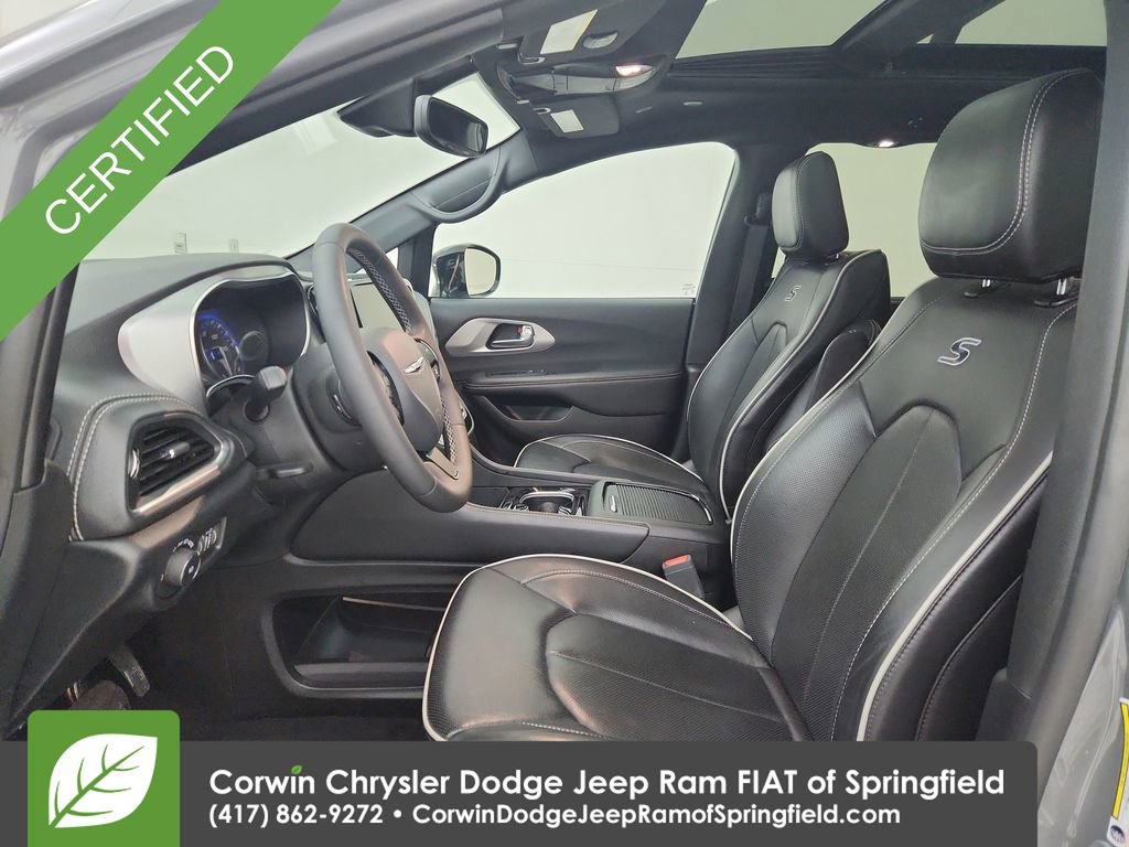Certified 2025 Chrysler Pacifica Limited image 19