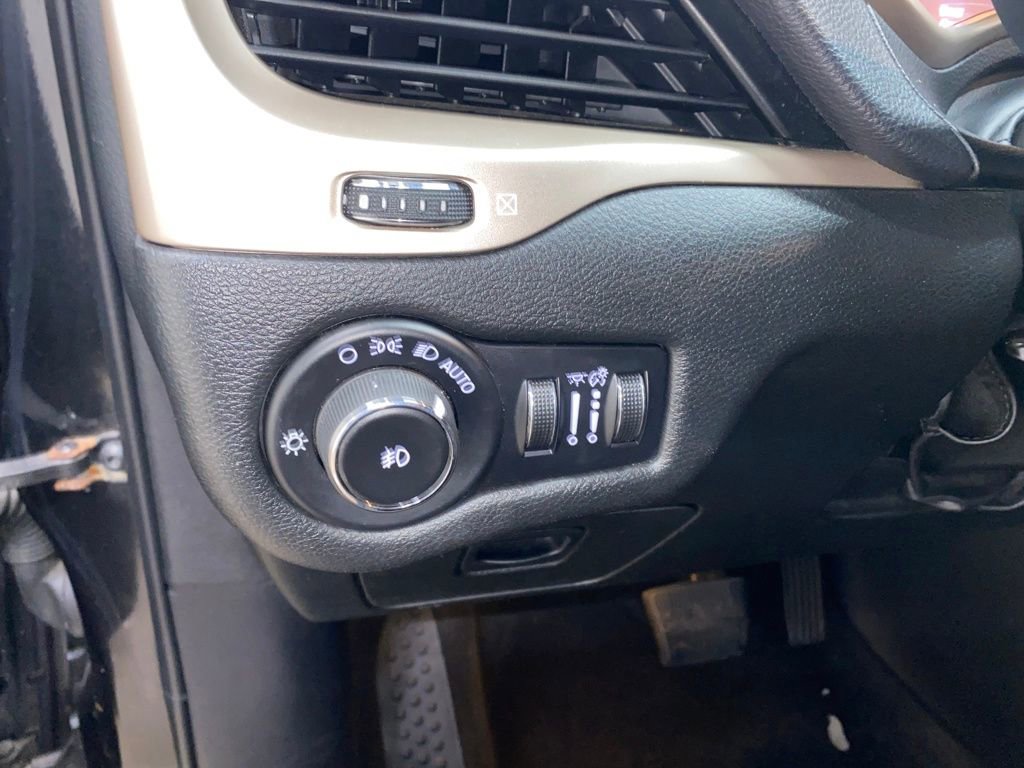 Used 2015 Jeep Cherokee Limited image 28