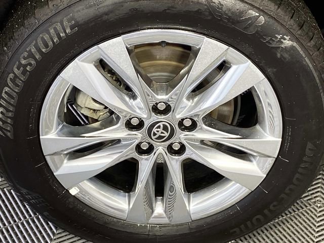 Used 2024 Toyota Sienna Limited image 25