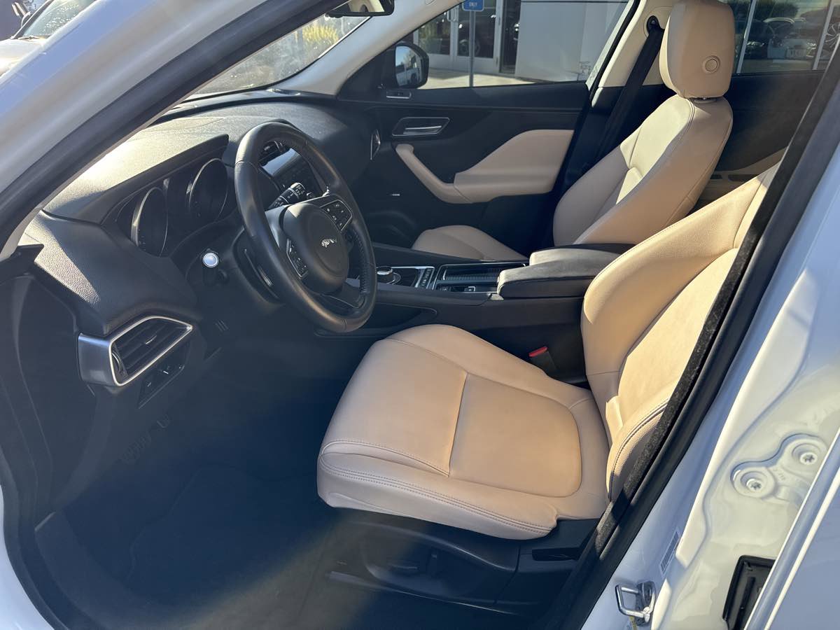 Used 2018 Jaguar F-PACE Premium image 12