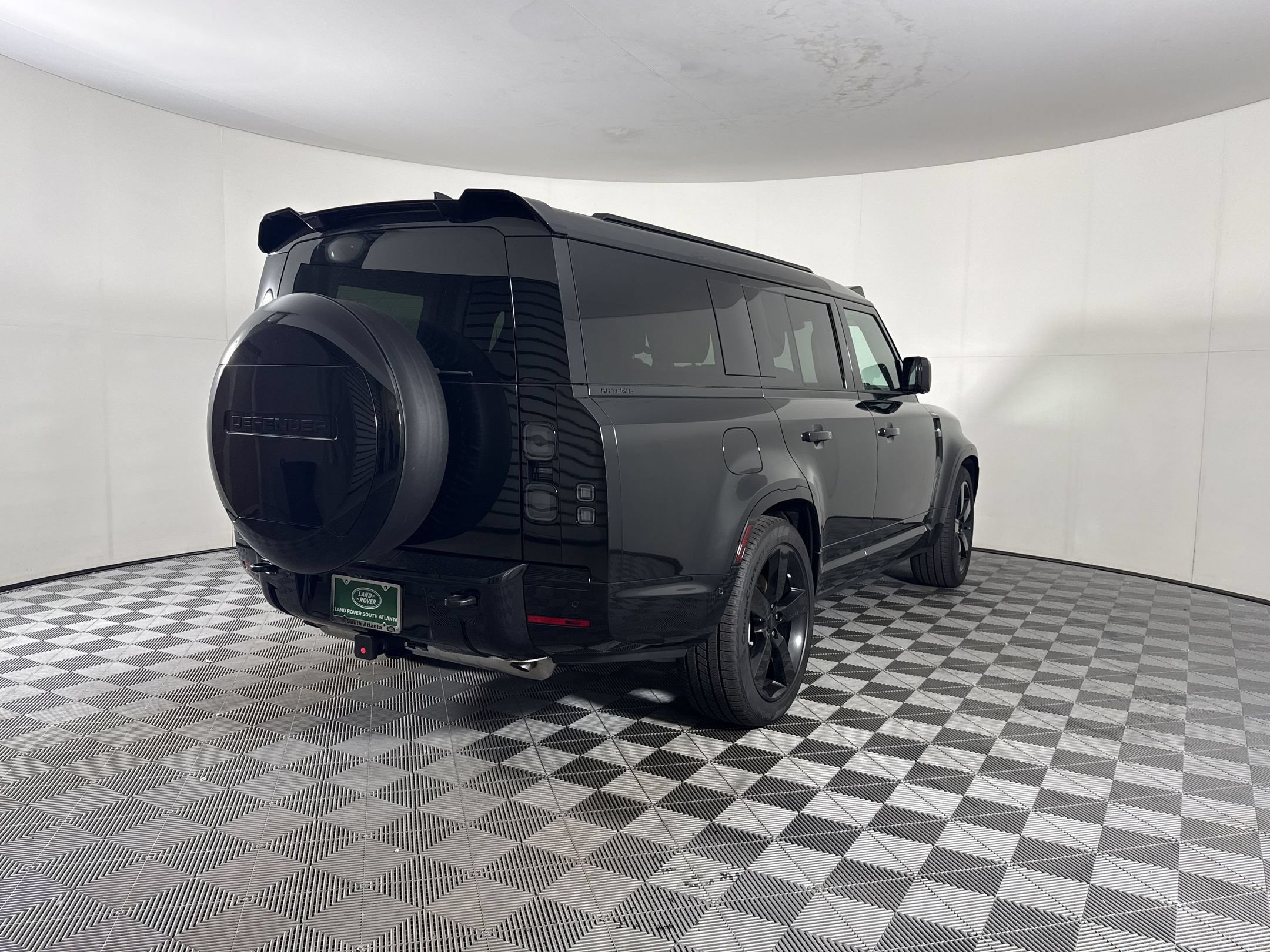 New 2026 Land Rover Defender 130 X-Dynamic SE AWD/4WD image 9