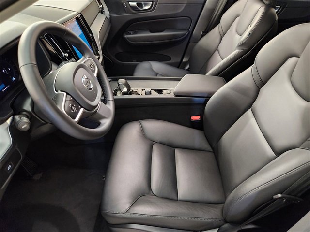 Used 2025 Volvo XC60 B5 Core image 13