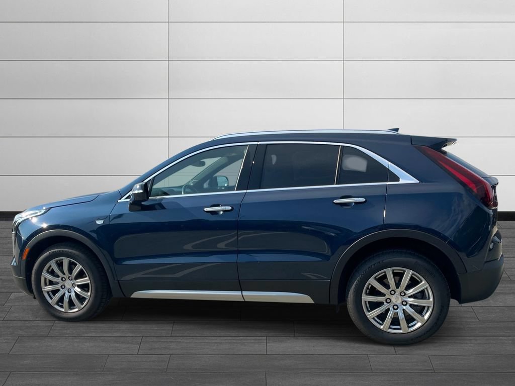 Used 2021 Cadillac XT4 Premium Luxury FWD image 2