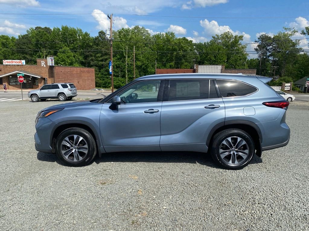 Used 2021 Toyota Highlander XLE image 6